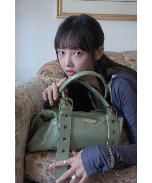 Smyeon(スミョン)の「Belt detail handbag/ベルトデザインハンドバッグ(ハンドバッグ・レディース・グリーン/ダークブラウン/ベージュ/ライトブルー・FREE)」の8枚目の写真