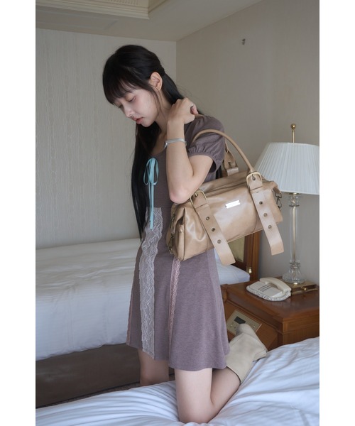 Smyeon(スミョン)の「Belt detail handbag/ベルトデザインハンドバッグ(ハンドバッグ・レディース・グリーン/ダークブラウン/ベージュ/ライトブルー・FREE)」の18枚目の写真