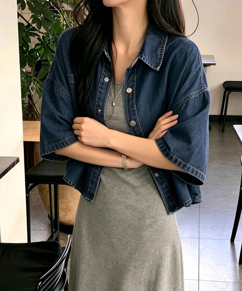 Doula Doula（ドゥーラドゥーラ）の「ハーフスリーブワイドデニムシャツ（シャツ/ブラウス・レディース・ライトブルー/ダークブルー・FREE）」の3枚目の写真
