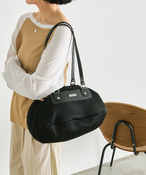 ear PAPILLONNER(イアパピヨネ)の「【TERESA CAMBI(テレサカンビ)】ear別注メッシュロングハンドルボストンバッグ(ボストンバッグ・レディース・ブラック/グレー/イエロー・FREE)」の2枚目の写真