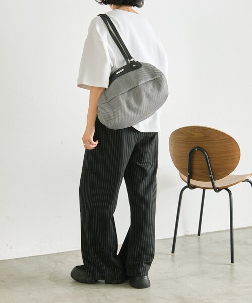 ear PAPILLONNER(イアパピヨネ)の「【TERESA CAMBI(テレサカンビ)】ear別注メッシュロングハンドルボストンバッグ(ボストンバッグ・レディース・ブラック/グレー/イエロー・FREE)」の17枚目の写真