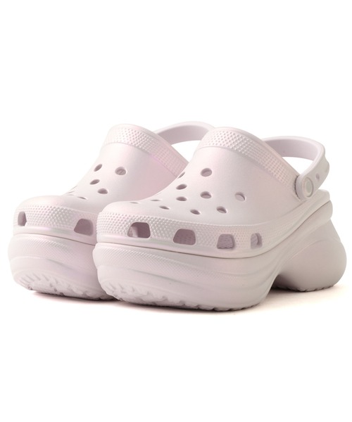 crocs(クロックス)の「crocs Bae Iridescent Clog / クロックス ベイ イリディセント クロッグ(サンダル・レディース・ライトパープル・25.0cm/24.0cm/23.0cm/22.0cm)」の1枚目の写真
