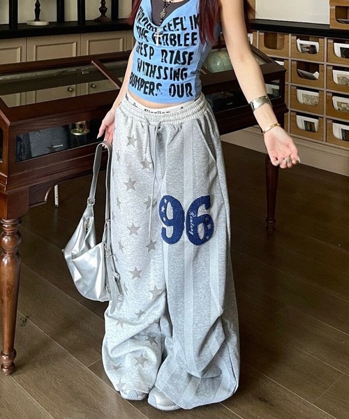 AsheKsha（アシクシャ）の「星と数字のグレー切り替えパンツ（スウェットパンツ・レディース・グレー・F）」の8枚目の写真