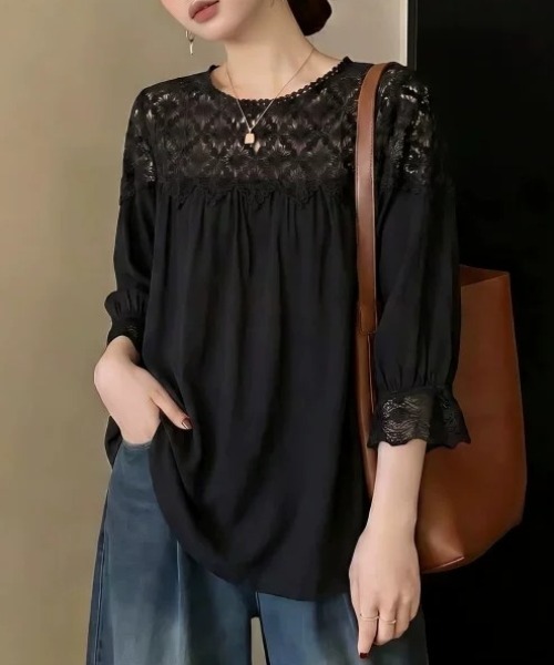 AMAJI(アマジ)の「レース切替 シアー 半袖シャツ(シャツ/ブラウス・レディース・ホワイト/ブラック・XX-LARGE/X-LARGE/LARGE)」の2枚目の写真