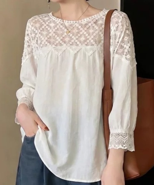 AMAJI(アマジ)の「レース切替 シアー 半袖シャツ(シャツ/ブラウス・レディース・ホワイト/ブラック・XX-LARGE/X-LARGE/LARGE)」の4枚目の写真