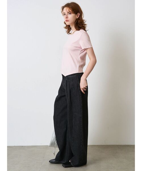 ELENDEEK（エレンディーク）の「パネルタックデニムワイドパンツ（デニムパンツ・レディース・ライトブルー/ブラック・02/01）」の5枚目の写真