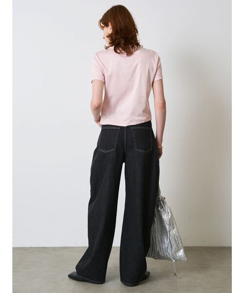ELENDEEK（エレンディーク）の「パネルタックデニムワイドパンツ（デニムパンツ・レディース・ライトブルー/ブラック・02/01）」の6枚目の写真
