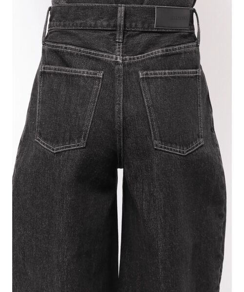 ELENDEEK（エレンディーク）の「パネルタックデニムワイドパンツ（デニムパンツ・レディース・ライトブルー/ブラック・02/01）」の21枚目の写真
