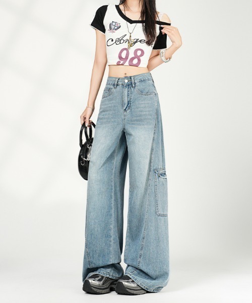 AMAJI(アマジ)の「裾クラッシュ加工 ストレートデニムパンツ(デニムパンツ・レディース・ライトブルー・SMALL/MEDIUM/LARGE/X-LARGE)」の2枚目の写真