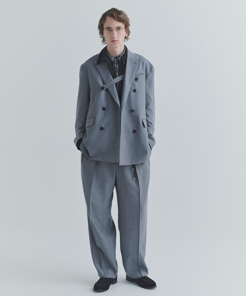 CULLNI(クルニ)の「Super 120s Wool Twill Suspender Tape Double Breasted Jacket(テーラードジャケット・メンズ・グレー/グリーン/ブラック・1)」の4枚目の写真