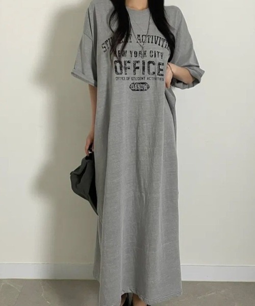 LETee(レティー)の「ヴィンテージ風ロゴでこなれ感アップ!ゆるっと着られるオーバーサイズTシャツワンピース(ワンピース・レディース・チャコールグレー/グレー・FREE)」の1枚目の写真