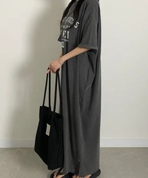 ヴィンテージ風ロゴでこなれ感アップ！ゆるっと着られるオーバーサイズTシャツワンピース