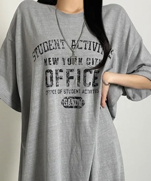 LETee(レティー)の「ヴィンテージ風ロゴでこなれ感アップ!ゆるっと着られるオーバーサイズTシャツワンピース(ワンピース・レディース・チャコールグレー/グレー・FREE)」の7枚目の写真