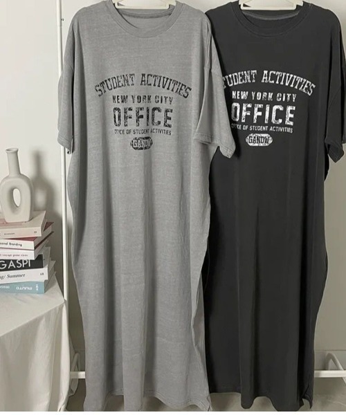 LETee(レティー)の「ヴィンテージ風ロゴでこなれ感アップ!ゆるっと着られるオーバーサイズTシャツワンピース(ワンピース・レディース・チャコールグレー/グレー・FREE)」の9枚目の写真