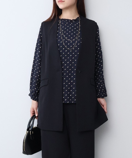 fleur by mint breeze(フルールバイミントブリーズ)の「【L~5L 大きいサイズ】【ハンドウォッシャブル】【セットアップ可】サテンノーカラージレ(ベスト・レディース・ブラック/ネイビー・3L/LL/5L/4L)」の2枚目の写真