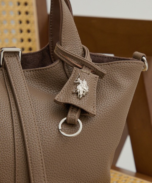 U.S. POLO ASSN.(ユーエスポロアッスン)の「【U.S. POLO ASSN.】≪別注≫キーリング付 2WAYバケットトートバッグ ショルダーバッグ(ショルダーバッグ・レディース・ブラウン/グレイッシュベージュ/ブラック・FREE)」の17枚目の写真