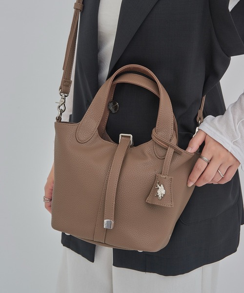 U.S. POLO ASSN.(ユーエスポロアッスン)の「【U.S. POLO ASSN.】≪別注≫キーリング付 2WAYバケットトートバッグ ショルダーバッグ(ショルダーバッグ・レディース・ブラウン/グレイッシュベージュ/ブラック・FREE)」の6枚目の写真