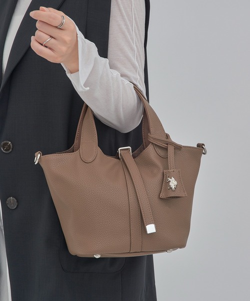 U.S. POLO ASSN.(ユーエスポロアッスン)の「【U.S. POLO ASSN.】≪別注≫キーリング付 2WAYバケットトートバッグ ショルダーバッグ(ショルダーバッグ・レディース・ブラウン/グレイッシュベージュ/ブラック・FREE)」の4枚目の写真
