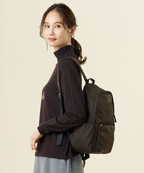 J.PRESS(ジェイプレス)の「立体ポケット バックパック(バックパック/リュック・レディース・ダークブラウン系/ブラック系/グレー系・F)」の3枚目の写真