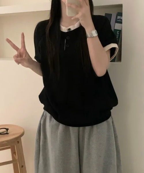 Emilie(エミリー)の「バイカラー ヘンリーネック半袖トップス(Tシャツ/カットソー・レディース・ライトブルー/クリーム/ブラック・FREE)」の1枚目の写真