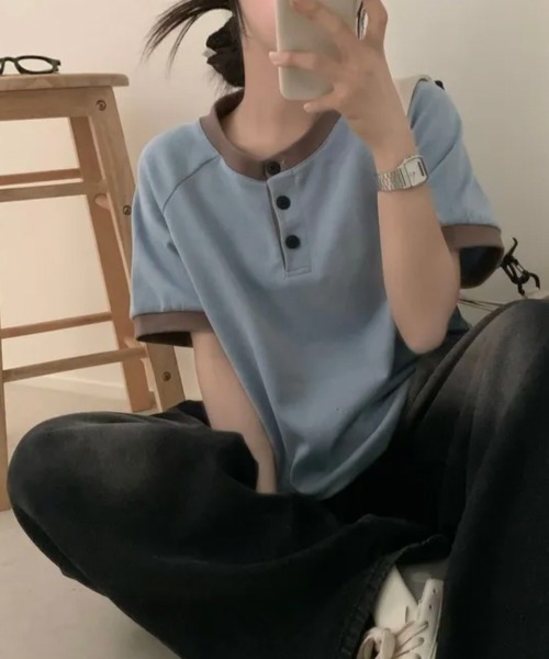 Emilie(エミリー)の「バイカラー ヘンリーネック半袖トップス(Tシャツ/カットソー・レディース・ライトブルー/クリーム/ブラック・FREE)」の4枚目の写真