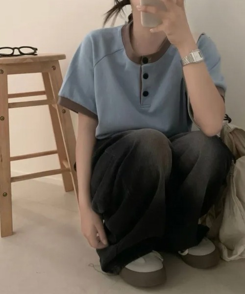 Emilie(エミリー)の「バイカラー ヘンリーネック半袖トップス(Tシャツ/カットソー・レディース・ライトブルー/クリーム/ブラック・FREE)」の9枚目の写真
