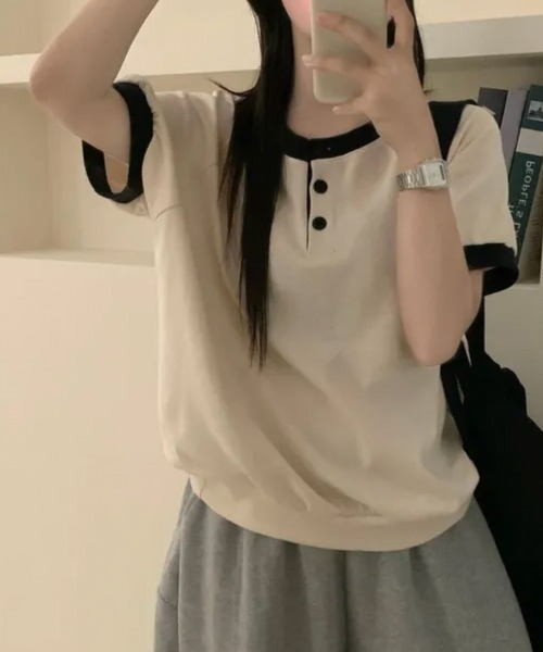 Emilie(エミリー)の「バイカラー ヘンリーネック半袖トップス(Tシャツ/カットソー・レディース・ライトブルー/クリーム/ブラック・FREE)」の12枚目の写真