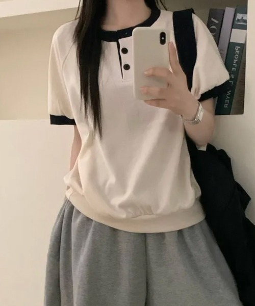 Emilie(エミリー)の「バイカラー ヘンリーネック半袖トップス(Tシャツ/カットソー・レディース・ライトブルー/クリーム/ブラック・FREE)」の15枚目の写真