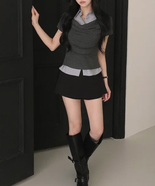 Emilie(エミリー)の「ドレープネック レイヤードシャツドッキング 半袖トップス(シャツ/ブラウス・レディース・ブラック/グレー/チャコールグレー・FREE)」の11枚目の写真