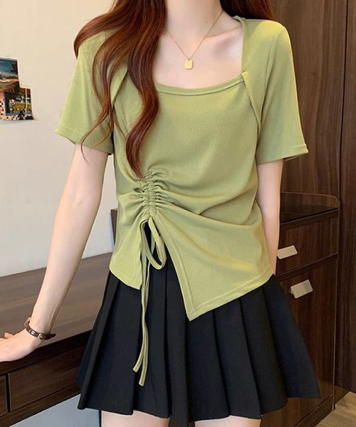 2ly2(トゥーリートゥー)の「サイドドローストリング アシンメトリー 半袖トップス(Tシャツ/カットソー・レディース・ブラック/グリーン/ピンク・FREE)」の1枚目の写真