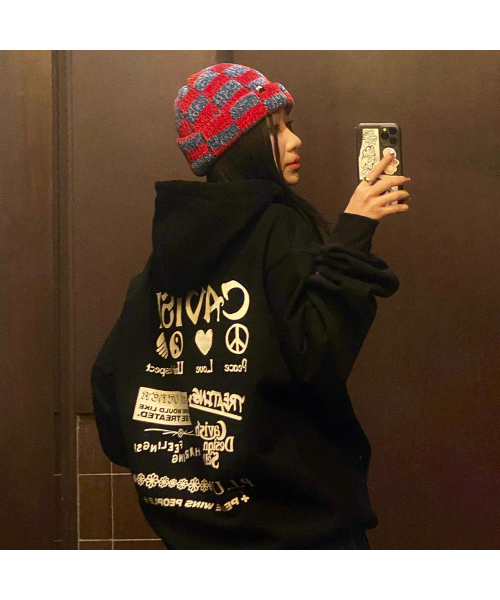 Cavish(カビシ)の「PLUR LOGO HOODIE BLACK(CV2BFUM402A)(パーカー・レディース・ブラック・SMALL/MEDIUM/LARGE)」の4枚目の写真