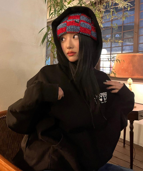 Cavish(カビシ)の「PLUR LOGO HOODIE BLACK(CV2BFUM402A)(パーカー・レディース・ブラック・SMALL/MEDIUM/LARGE)」の6枚目の写真
