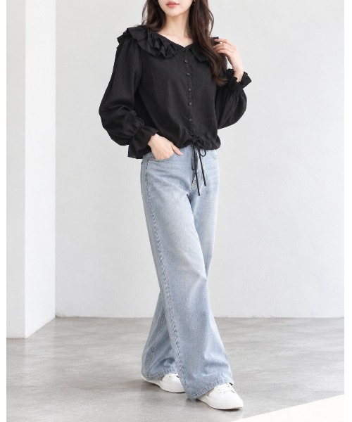 FAZVY(ファズビー)の「甘さを品よく纏う ラッフルカラーブラウス(シャツ/ブラウス・レディース・レッド/ベージュ/ブラック・S/L/M)」の5枚目の写真