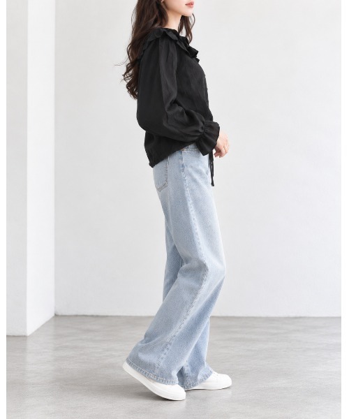 FAZVY(ファズビー)の「甘さを品よく纏う ラッフルカラーブラウス(シャツ/ブラウス・レディース・レッド/ベージュ/ブラック・S/L/M)」の6枚目の写真