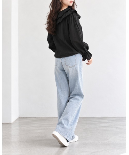 FAZVY(ファズビー)の「甘さを品よく纏う ラッフルカラーブラウス(シャツ/ブラウス・レディース・レッド/ベージュ/ブラック・S/L/M)」の8枚目の写真