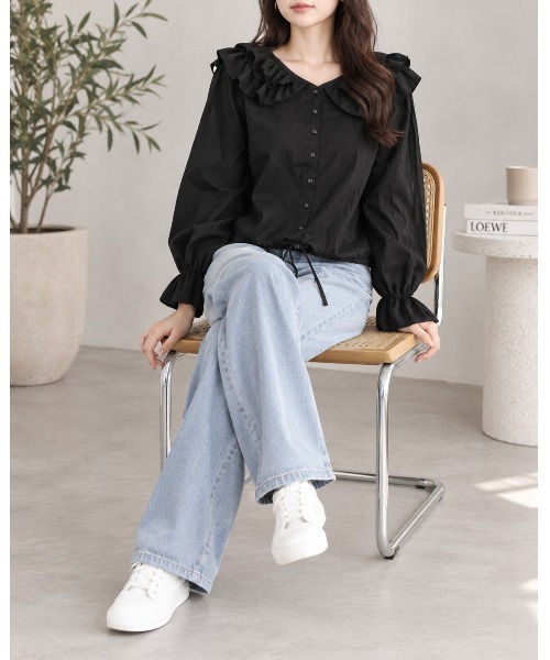 FAZVY(ファズビー)の「甘さを品よく纏う ラッフルカラーブラウス(シャツ/ブラウス・レディース・レッド/ベージュ/ブラック・S/L/M)」の9枚目の写真