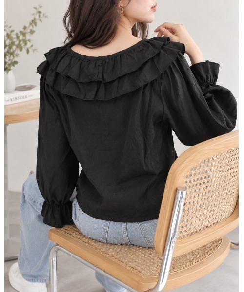 FAZVY(ファズビー)の「甘さを品よく纏う ラッフルカラーブラウス(シャツ/ブラウス・レディース・レッド/ベージュ/ブラック・S/L/M)」の15枚目の写真