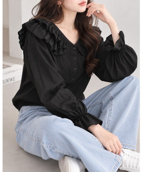 FAZVY(ファズビー)の「甘さを品よく纏う ラッフルカラーブラウス(シャツ/ブラウス・レディース・レッド/ベージュ/ブラック・S/L/M)」の18枚目の写真