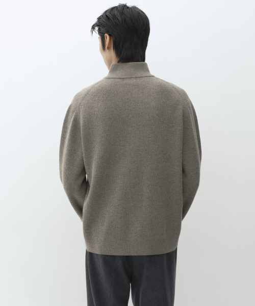 MUSINSA STANDARD（ムシンサスタンダード）の「[ビクトリアウール] ミニマルリブクォータージップスウェター [トープ]（ニット/セーター・メンズ・その他・X-LARGE/2XL/LARGE/MEDIUM）」の3枚目の写真