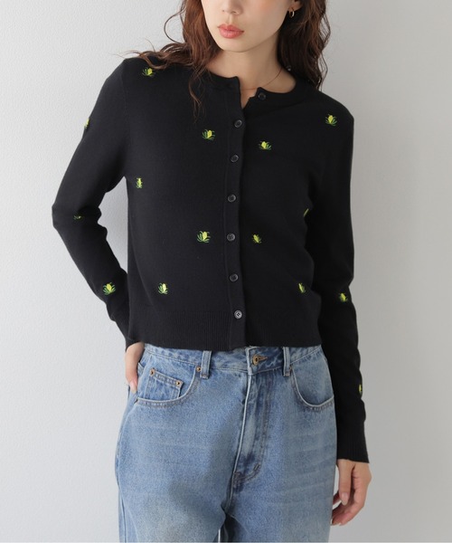 AMELY(エミリー)の「小花柄 刺繍 ニットカーディガン/羽織り/ベーシック(カーディガン/ボレロ・レディース・グレー/ブラック/アイボリー・フリー)」の1枚目の写真