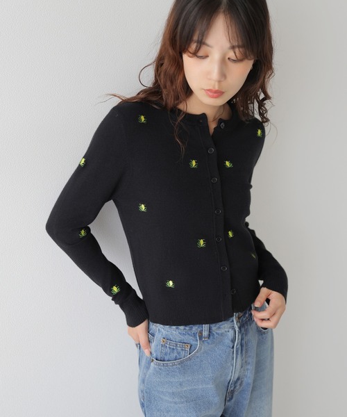 AMELY(エミリー)の「小花柄 刺繍 ニットカーディガン/羽織り/ベーシック(カーディガン/ボレロ・レディース・グレー/ブラック/アイボリー・フリー)」の8枚目の写真