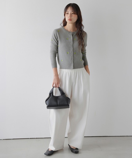 AMELY(エミリー)の「小花柄 刺繍 ニットカーディガン/羽織り/ベーシック(カーディガン/ボレロ・レディース・グレー/ブラック/アイボリー・フリー)」の12枚目の写真