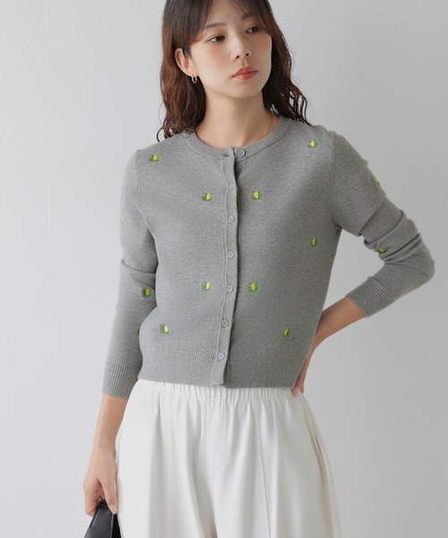 AMELY(エミリー)の「小花柄 刺繍 ニットカーディガン/羽織り/ベーシック(カーディガン/ボレロ・レディース・グレー/ブラック/アイボリー・フリー)」の14枚目の写真