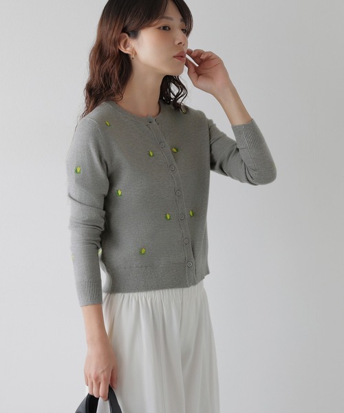 AMELY(エミリー)の「小花柄 刺繍 ニットカーディガン/羽織り/ベーシック(カーディガン/ボレロ・レディース・グレー/ブラック/アイボリー・フリー)」の15枚目の写真