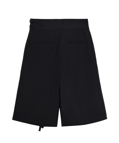 DEINET(ダイニット)の「BELTED WRAP BERMUDA PANTS IN BLACK(その他パンツ・レディース・その他・SMALL/MEDIUM)」の2枚目の写真