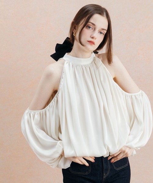 EIMY ISTOIRE(エイミーイストワール)の「DRAPE SATIN BLOUSE(シャツ/ブラウス・レディース・オフホワイト/ブラウン/ブラック・FREE)」の4枚目の写真