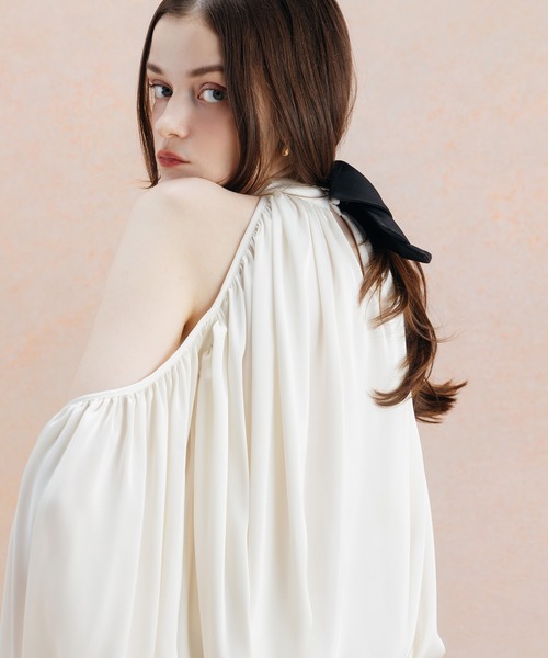 EIMY ISTOIRE(エイミーイストワール)の「DRAPE SATIN BLOUSE(シャツ/ブラウス・レディース・オフホワイト/ブラウン/ブラック・FREE)」の7枚目の写真