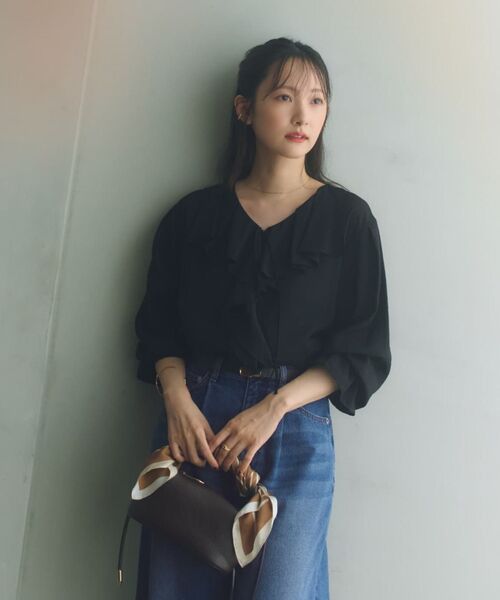 COHINA(コヒナ)の「フロントラッフルブラウス 【低身長・小柄女性】(Tシャツ/カットソー・レディース・ライトベージュ/ベージュ/ブラック・ONE SIZE)」の8枚目の写真