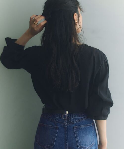 COHINA(コヒナ)の「フロントラッフルブラウス 【低身長・小柄女性】(Tシャツ/カットソー・レディース・ライトベージュ/ベージュ/ブラック・ONE SIZE)」の9枚目の写真