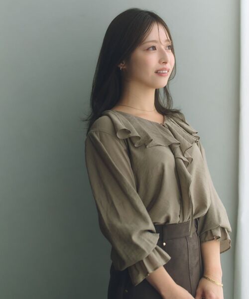 COHINA(コヒナ)の「フロントラッフルブラウス 【低身長・小柄女性】(Tシャツ/カットソー・レディース・ライトベージュ/ベージュ/ブラック・ONE SIZE)」の14枚目の写真